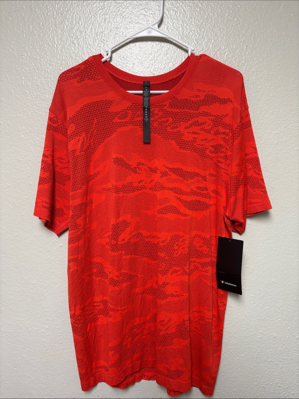 lululemon athletica Men’s Bright Red Short-Sleeve Performance Tee